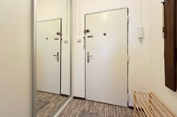 chodba 4 - Pronájem bytu 1+kk v osobním vlastnictví 28 m², Praha 4 - Braník