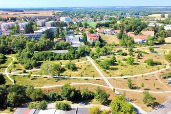 okolí domu - Prodej bytu 3+1 v družstevním vlastnictví 79 m², Brandýs nad Labem-Stará Boleslav
