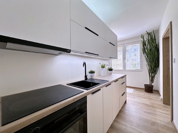 Kuchyně + jídelní kout - Prodej bytu 3+1 v osobním vlastnictví 71 m², České Budějovice