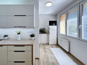 Kuchyně + jídelní kout - Prodej bytu 3+1 v osobním vlastnictví 71 m², České Budějovice
