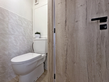 Samostatné WC - Prodej bytu 3+1 v osobním vlastnictví 71 m², České Budějovice