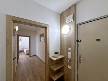 Předsíň a chodba - Prodej bytu 3+1 v osobním vlastnictví 71 m², České Budějovice