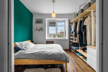ložnice, šatník - Pronájem bytu 2+kk v osobním vlastnictví 67 m², Praha 5 - Smíchov