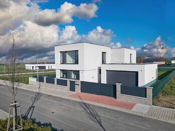 Prodej domu 298 m², Vestec