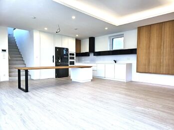 Prodej domu 298 m², Vestec