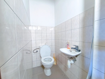 Sociální zařízení pro personál - Pronájem restaurace 100 m², Svrkyně