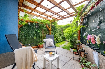 předzahrádka - Prodej bytu 3+kk v osobním vlastnictví 72 m², Praha 9 - Čakovice
