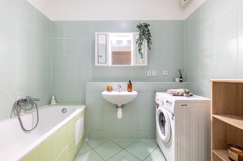 koupelna - Prodej bytu 3+kk v osobním vlastnictví 72 m², Praha 9 - Čakovice