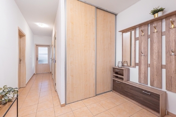 hala - Prodej bytu 3+kk v osobním vlastnictví 72 m², Praha 9 - Čakovice