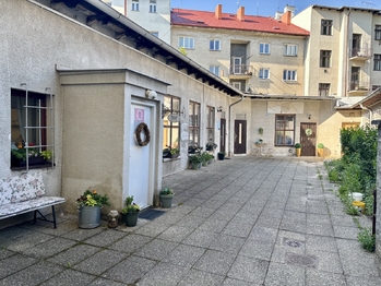 vnitroblok - Pronájem obchodních prostor, Hradec Králové