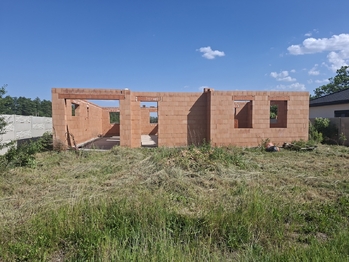 Prodej pozemku 827 m², Strachotice