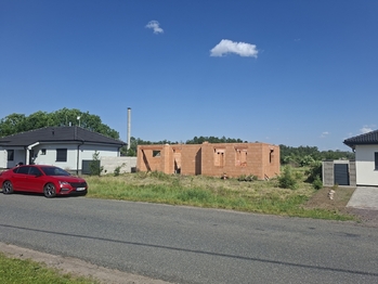 Prodej pozemku 827 m², Strachotice