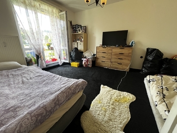 Pokoj s balkonem - Prodej bytu 2+1 v osobním vlastnictví 55 m², Vsetín