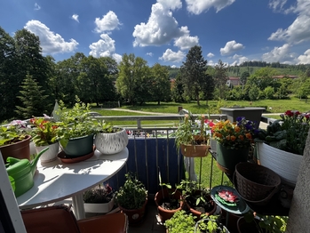 Krásný výhled z balkonu - Prodej bytu 2+1 v osobním vlastnictví 55 m², Vsetín