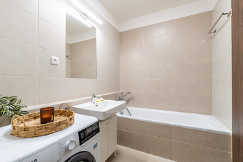 Pronájem bytu 2+kk v družstevním vlastnictví 42 m², Praha 9 - Vysočany