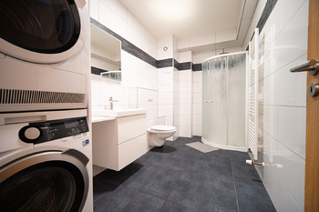 Koupelna - Pronájem bytu 2+kk v osobním vlastnictví 62 m², Milovice