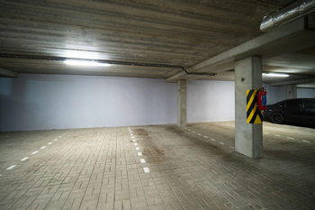 Parkovací stání v garáži - Pronájem bytu 2+kk v osobním vlastnictví 62 m², Milovice