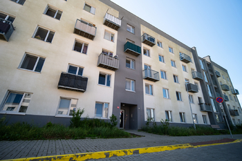 Pohled z ulice - Pronájem bytu 2+kk v osobním vlastnictví 62 m², Milovice