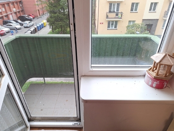 balkón - Prodej bytu 2+1 v osobním vlastnictví 52 m², Příbram