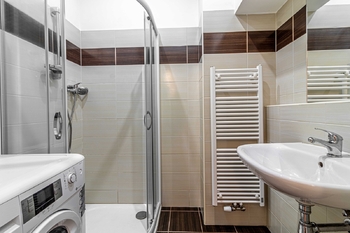 Koupelna - Pronájem bytu 2+kk v osobním vlastnictví 46 m², Praha 2 - Vinohrady
