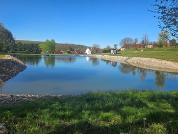 blízké koupaliště - Prodej pozemku 1696 m², Vlkov