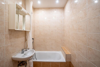 Pronájem bytu 2+kk v družstevním vlastnictví 43 m², Praha 4 - Háje