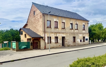 vchod do domu  - Prodej domu 200 m², Kladruby 