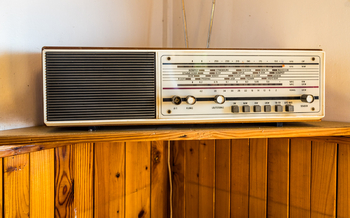 Analogové rádio - Prodej chaty / chalupy 44 m², Dolní Zálezly