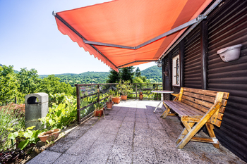 Terasa s markýzou - Prodej chaty / chalupy 44 m², Dolní Zálezly