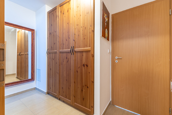 vestavěné skříně v chodbě - Prodej domu 96 m², Mníšek pod Brdy