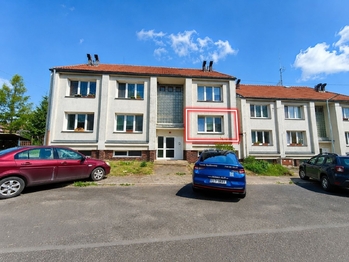 Pohled na dům - Prodej bytu 2+1 v osobním vlastnictví 68 m², Martiněves