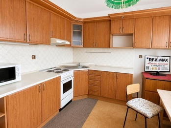 Kuchyně - Prodej bytu 2+1 v osobním vlastnictví 68 m², Martiněves