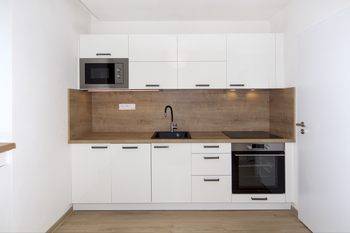 kuchyňská linka - Pronájem bytu 2+1 v osobním vlastnictví 56 m², Praha 4 - Podolí