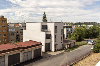 výhled z okna - Pronájem bytu 2+1 v osobním vlastnictví 56 m², Praha 4 - Podolí