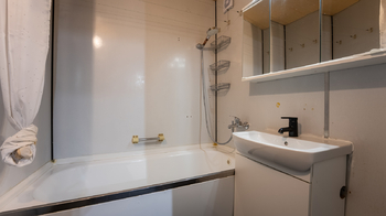 Koupelna - Prodej bytu 2+kk v osobním vlastnictví 44 m², Brno