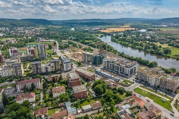 Ptačí pohled na bytový dům - Prodej bytu 2+kk v osobním vlastnictví 63 m², Praha 4 - Modřany