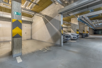 Garážové parkovací stání + sklepní kóje  - Prodej bytu 2+kk v osobním vlastnictví 63 m², Praha 4 - Modřany