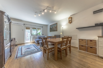 Obývací pokoj - Prodej bytu 2+kk v osobním vlastnictví 63 m², Praha 4 - Modřany