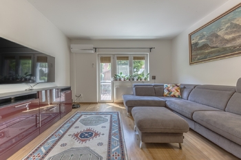Obývací pokoj - Prodej bytu 2+kk v osobním vlastnictví 63 m², Praha 4 - Modřany