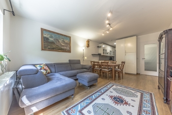 Obývací pokoj - Prodej bytu 2+kk v osobním vlastnictví 63 m², Praha 4 - Modřany