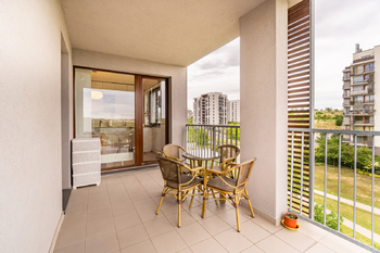 Balkon - Prodej bytu 1+kk v osobním vlastnictví 46 m², Praha 9 - Hrdlořezy