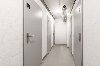 Sklep - Prodej bytu 1+kk v osobním vlastnictví 46 m², Praha 9 - Hrdlořezy