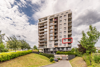 Vyznačení polohy bytu - Prodej bytu 1+kk v osobním vlastnictví 46 m², Praha 9 - Hrdlořezy