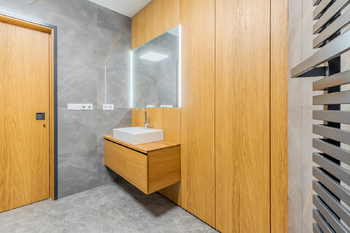 Koupelna - Prodej bytu 2+kk v osobním vlastnictví 92 m², Praha 1 - Nové Město