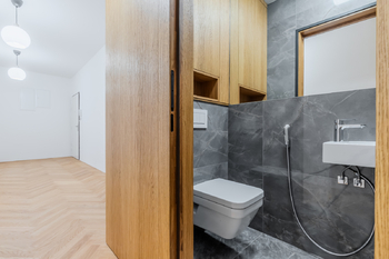 Samostatná toaleta - Prodej bytu 2+kk v osobním vlastnictví 92 m², Praha 1 - Nové Město