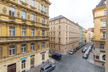 Pohled z pokoje č.2 - Prodej bytu 2+kk v osobním vlastnictví 92 m², Praha 1 - Nové Město