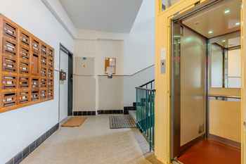 Výtah - Prodej bytu 2+kk v osobním vlastnictví 92 m², Praha 1 - Nové Město