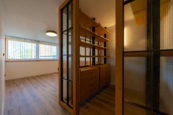 Ložnice první patro - Prodej bytu 4+kk v osobním vlastnictví 113 m², Praha 9 - Vysočany