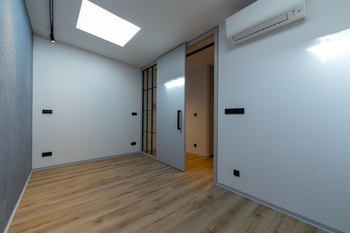 Pracovna v prvním patře - Prodej bytu 4+kk v osobním vlastnictví 113 m², Praha 9 - Vysočany