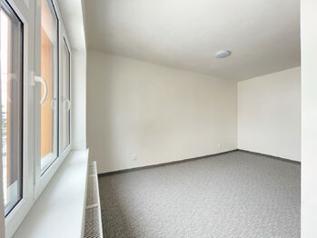 Pokoj 703, 22 m2 - Pronájem bytu 3+1 v osobním vlastnictví 100 m², Lety